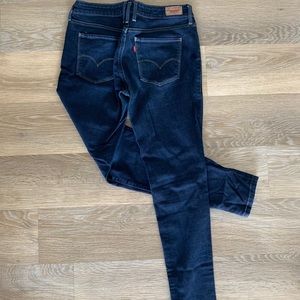 Levi mid rise skinny Jean